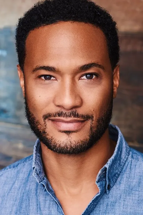 Mykee Selkin interpretando a Jesse Howard