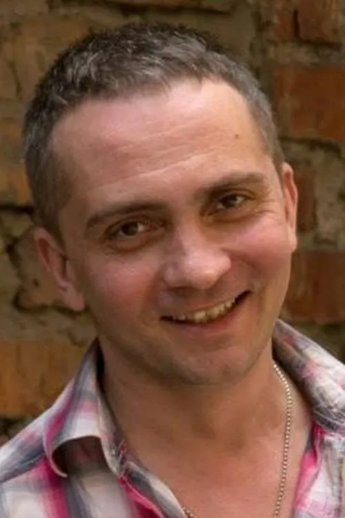 Mykhailo Ozerov interpretando a Misha