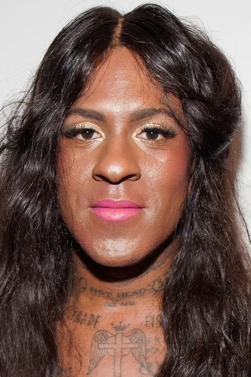 Crosby Fitzgerald ha trabajado con Mykki Blanco en 1 ocasiones