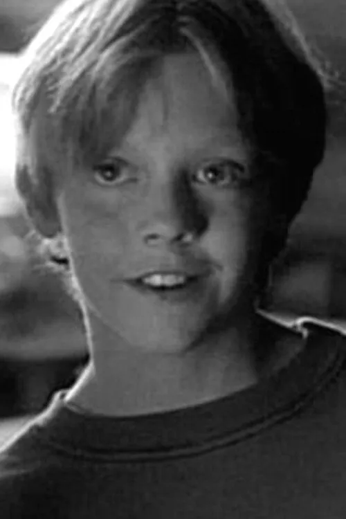 Myles Ferguson interpretando a Ian Aldrige