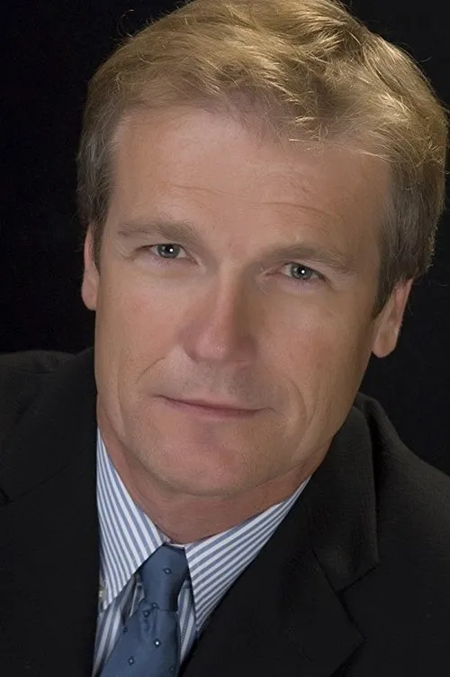 Myles O'Brien interpretando a John Doherty