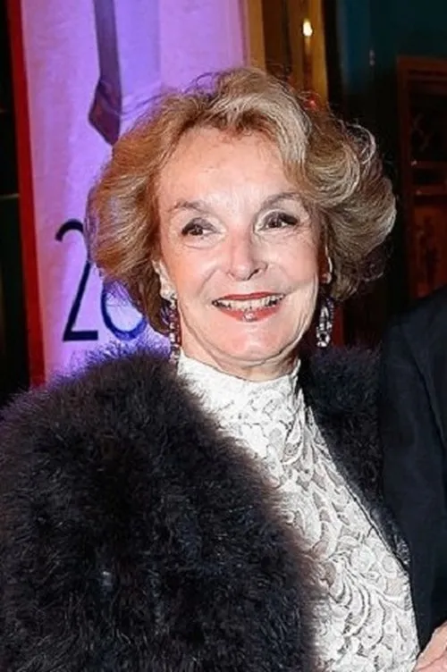 Myriam Feune de Colombi interpretando a Isabelle Tasco