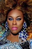 Milk ha trabajado con Mystique Summers en 1 ocasiones