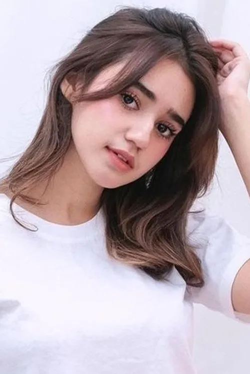 Richard Wensen ha trabajado con Nabila Vadaq en 1 ocasiones