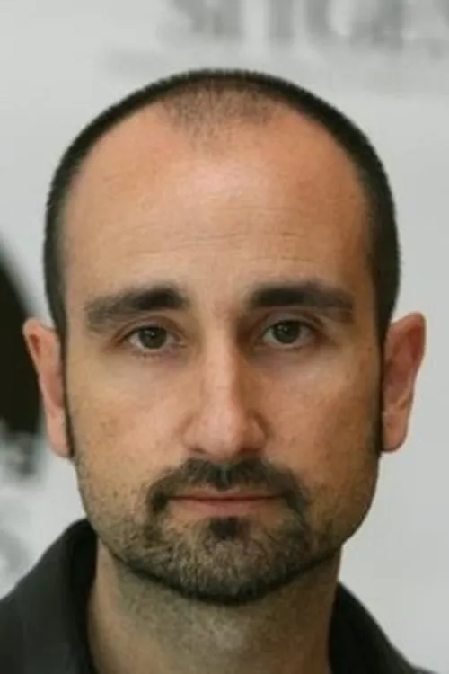 Nacho Cerdá interpretando a Himself