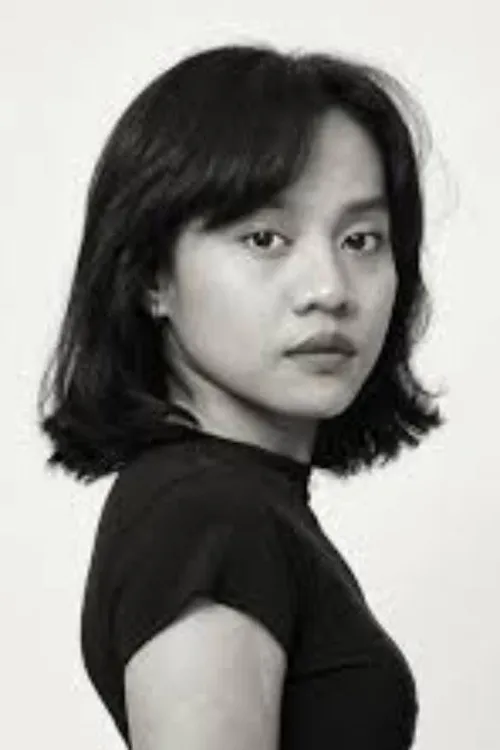 Nada Novia Putri interpretando a Alya