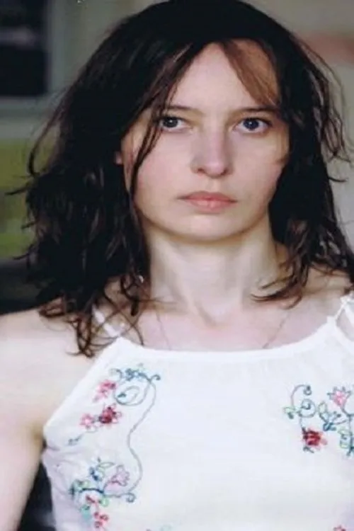 Nade Dieu interpretando a Hélène