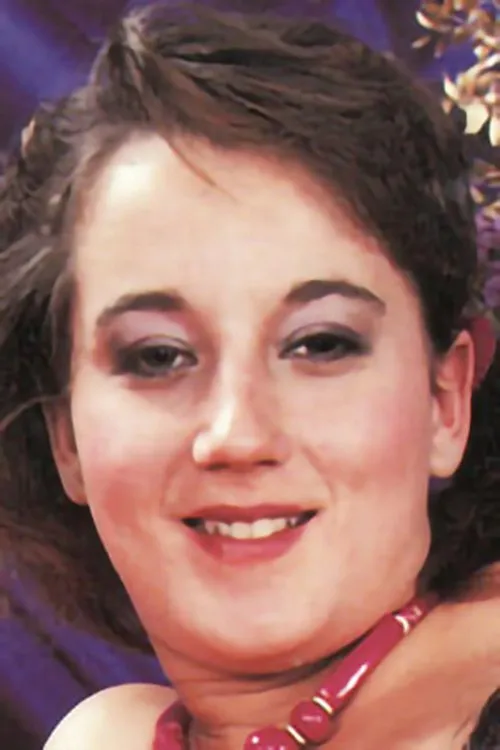 Nadège interpretando a