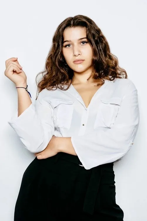 Nadia Al Saidi — personaje: Isa