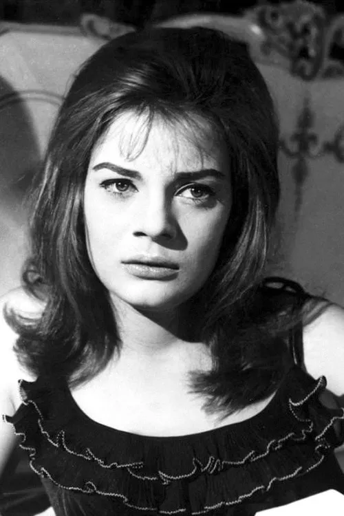 Nadia Lotfi interpretando a Amal