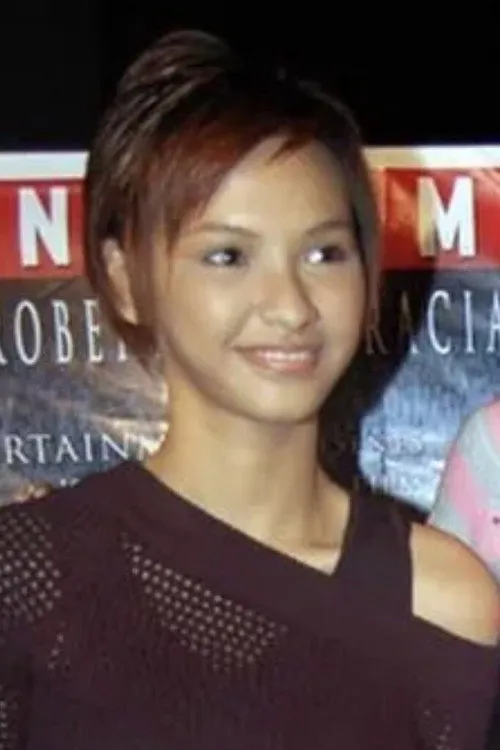 Nadiah M. Hassan interpretando a
