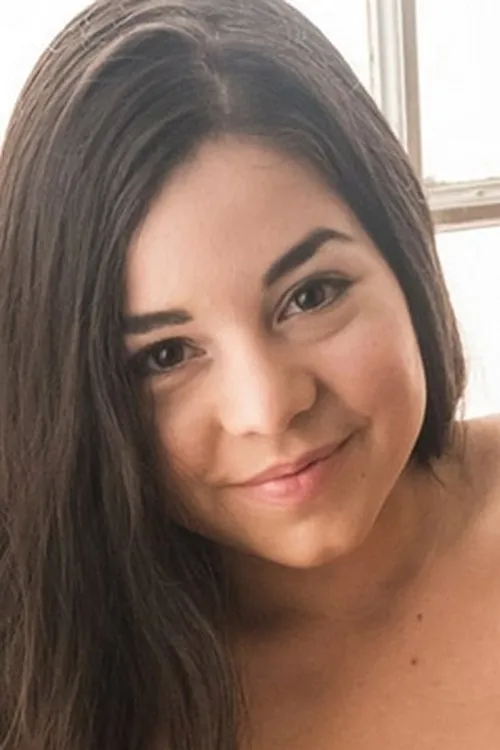 Nadine Sage interpretando a 