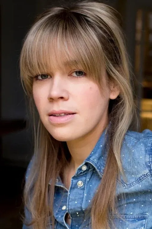 Nadine van Asbeck interpretando a Debbie