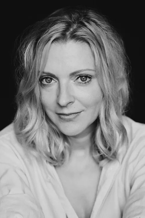 Nadja Petri interpretando a Claudia Matthies