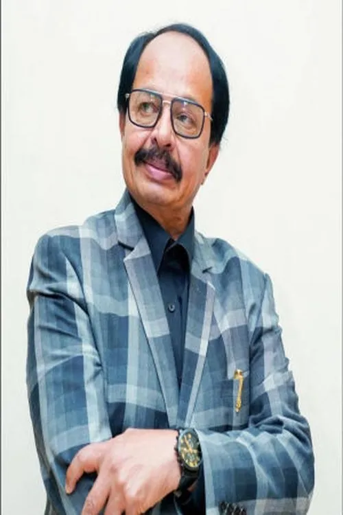 Nagathihalli Chandrashekar interpretando a 