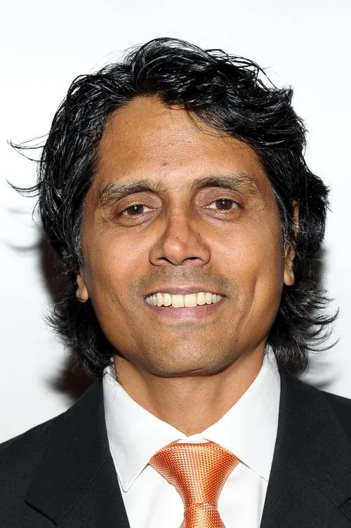 Nagesh Kukunoor interpretando a Johnny Mathhew