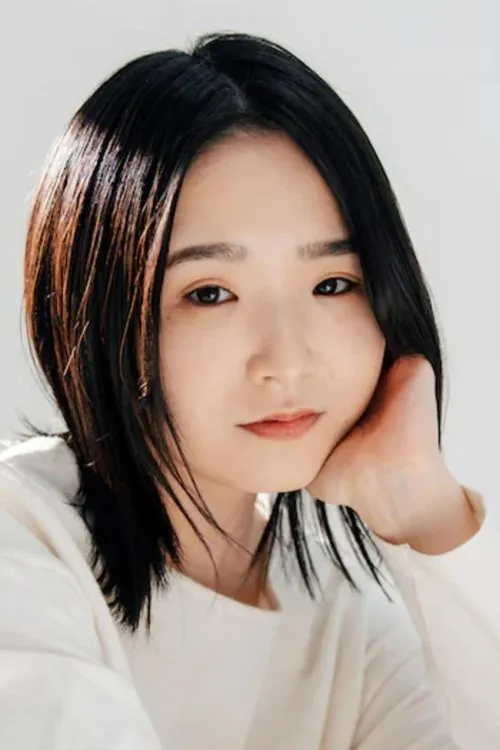 Nanami Hidaka interpretando a Yuka Anzai