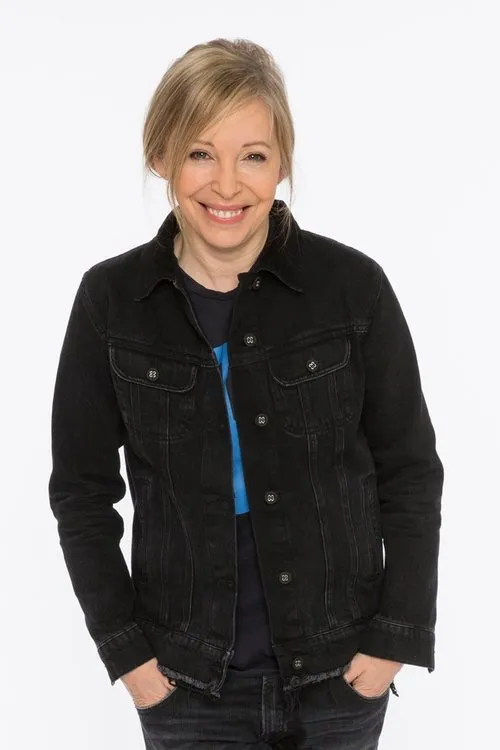 Nancy Robertson interpretando a Wanda Dollard