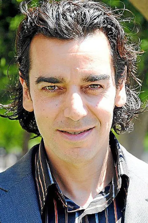 Nando Torres interpretando a 