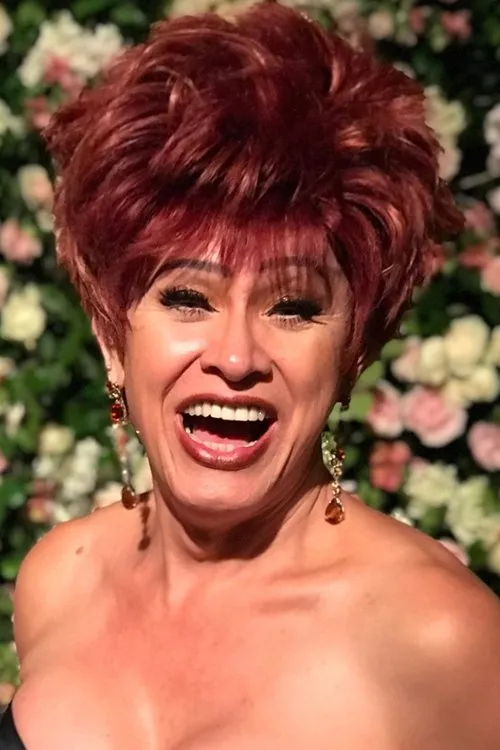 Nany People interpretando a Self