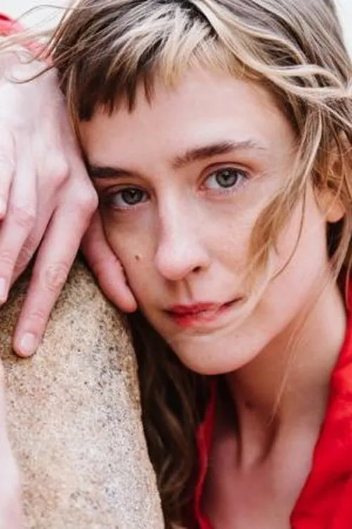 Naomi Greene interpretando a Rizzo