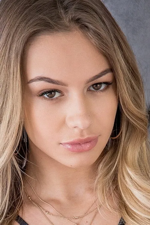 Naomi Swann interpretando a 