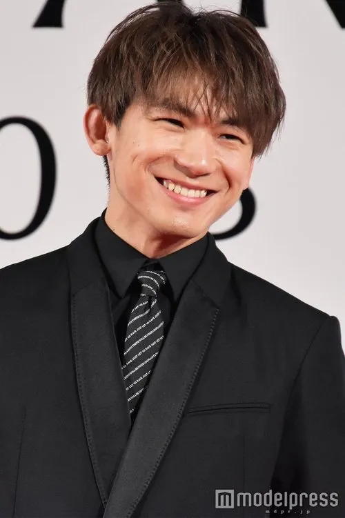 NAOTO interpretando a 