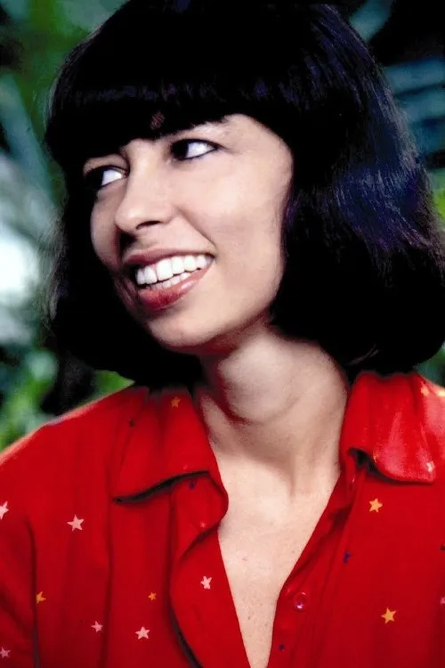 Nara Leão interpretando a Self (archive footage)