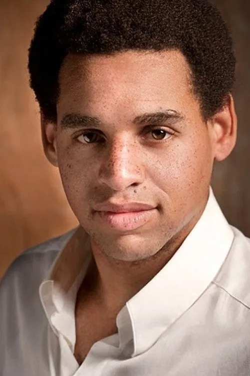 Narayana Cabral interpretando a Guerilla Soldier / Creature / Fighter