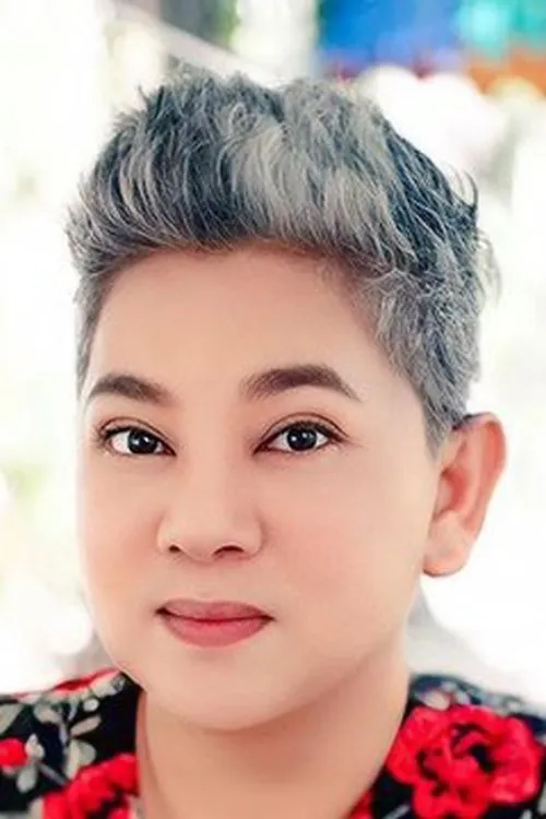 Narinthorn Na Bangchang interpretando a Nana's Mother