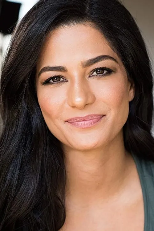 Nasanin Nuri interpretando a Veronica