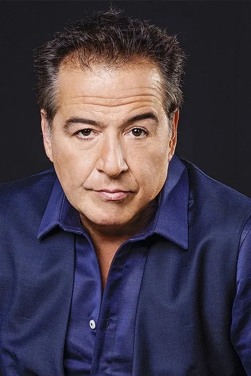 Nasi interpretando a Self