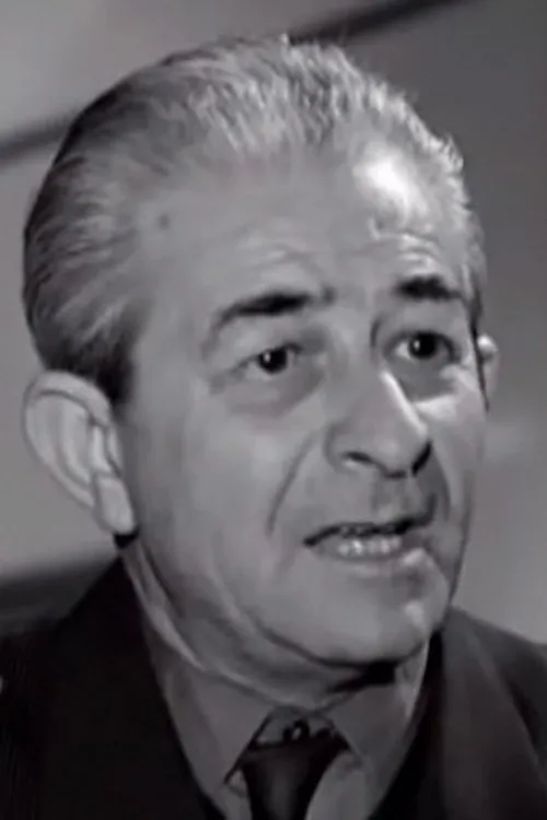 Nasos Kedrakas interpretando a Nikitas