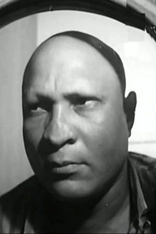 Nasr Saif interpretando a