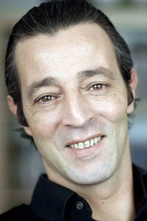 Nasser Zerkoune interpretando a Djamel