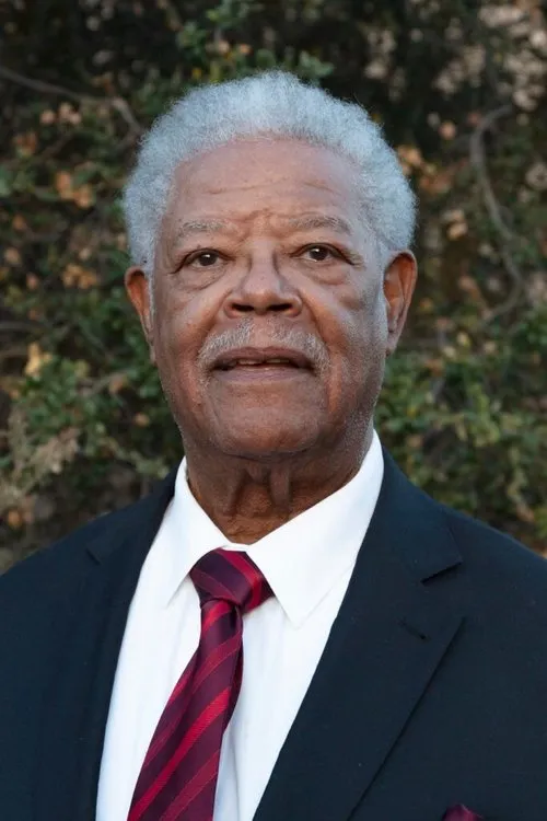 Nat Bates interpretando a Himself