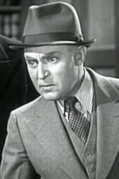 Nat Carr interpretando a Sanfield