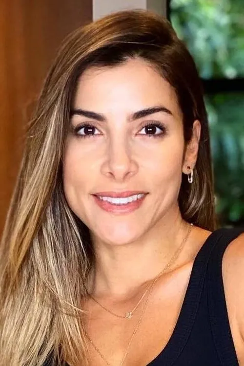 Natalia Sáenz interpretando a Chica playa