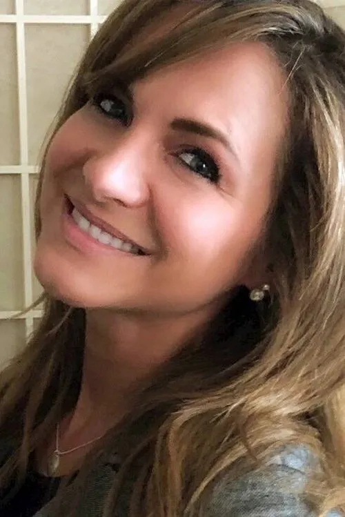 Natalie LaSpina interpretando a Kat