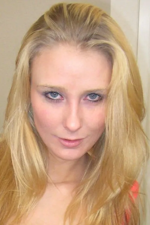 Natalie Norton interpretando a (archive footage)