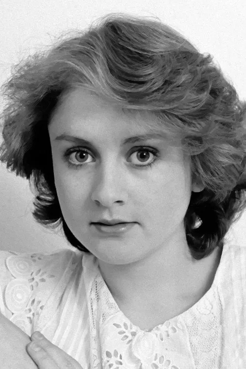 Natalie Ogle interpretando a Bess