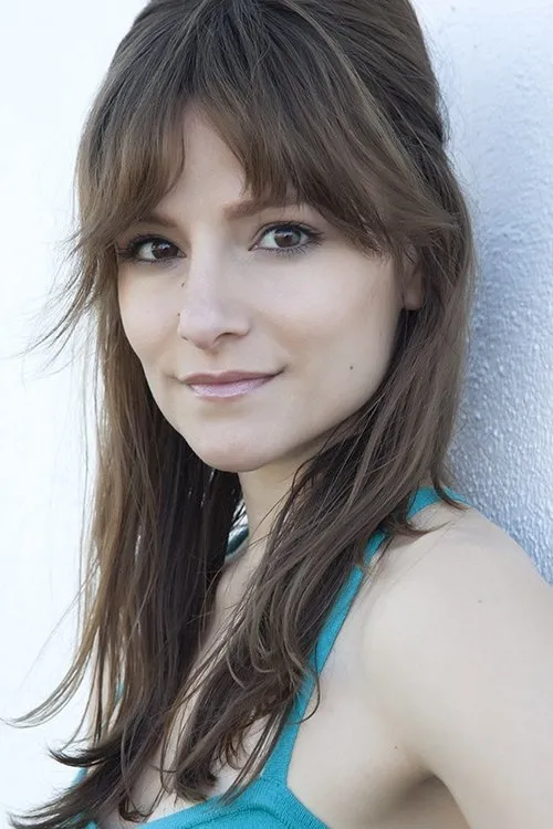 Natalie Smyka interpretando a Lauren