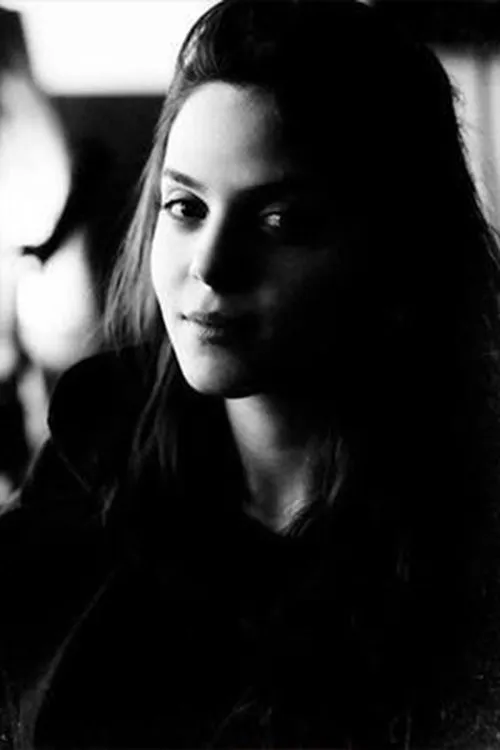 Natasha Choufani — personaje: Lara