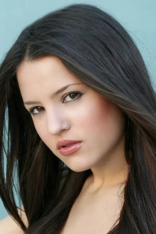 Natasha Slayton interpretando a Heather