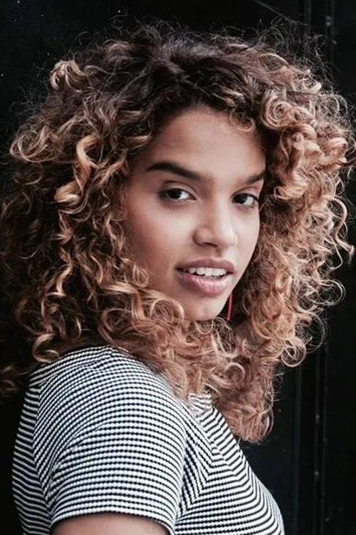 Nathalia Ernesto interpretando a Gracinha