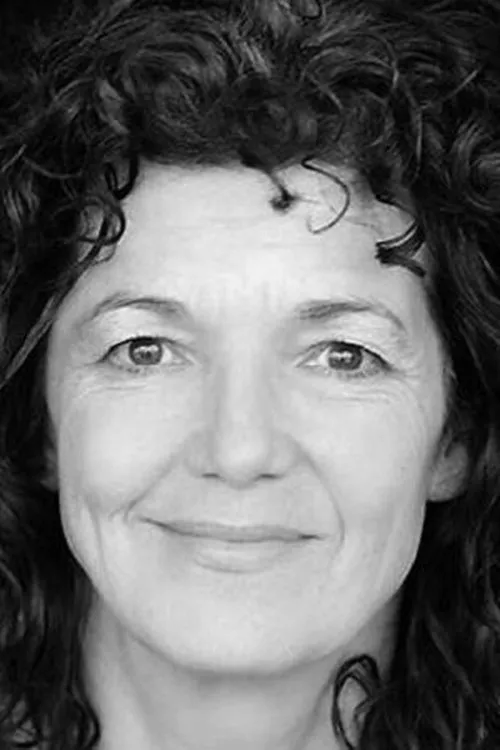 Nathalie Gascon interpretando a Sarah