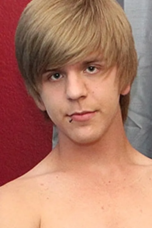 Nathan Clark interpretando a