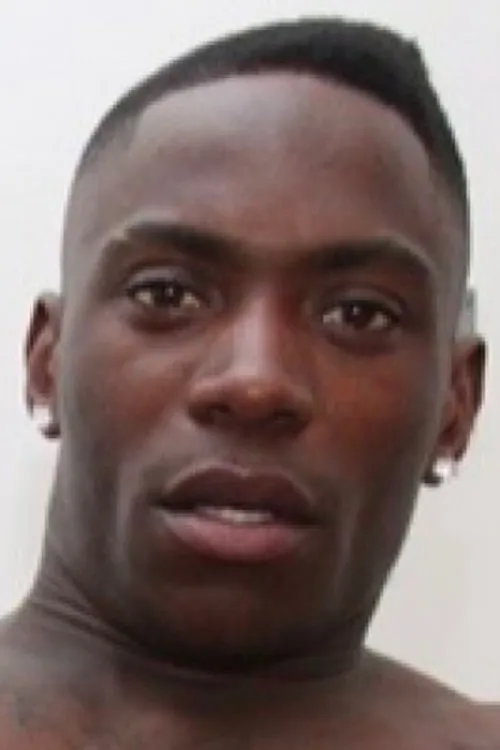 Nathan Dale interpretando a 