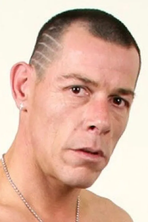 Nathan Douglas interpretando a