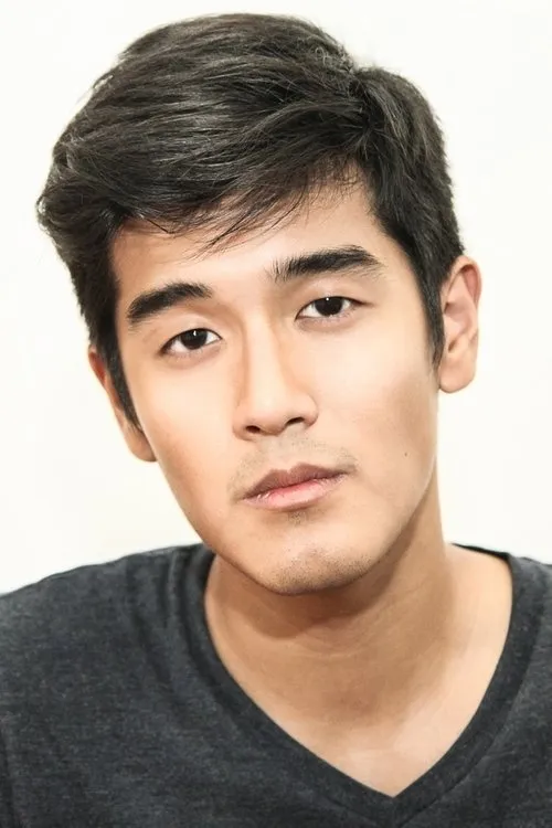Nathan Hartono — personaje: Coki
